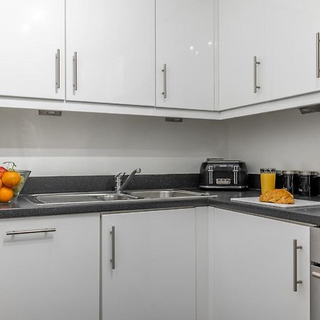 Modern 1 Bed In Central Mk, Free Parking, Smart Tv, Manhattan House By Valore Property Services Милтон-Кейнс Экстерьер фото