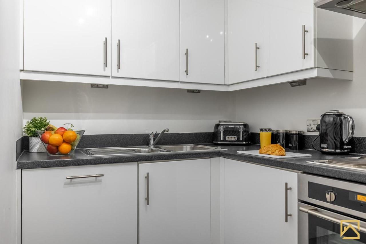 Modern 1 Bed In Central Mk, Free Parking, Smart Tv, Manhattan House By Valore Property Services Милтон-Кейнс Экстерьер фото
