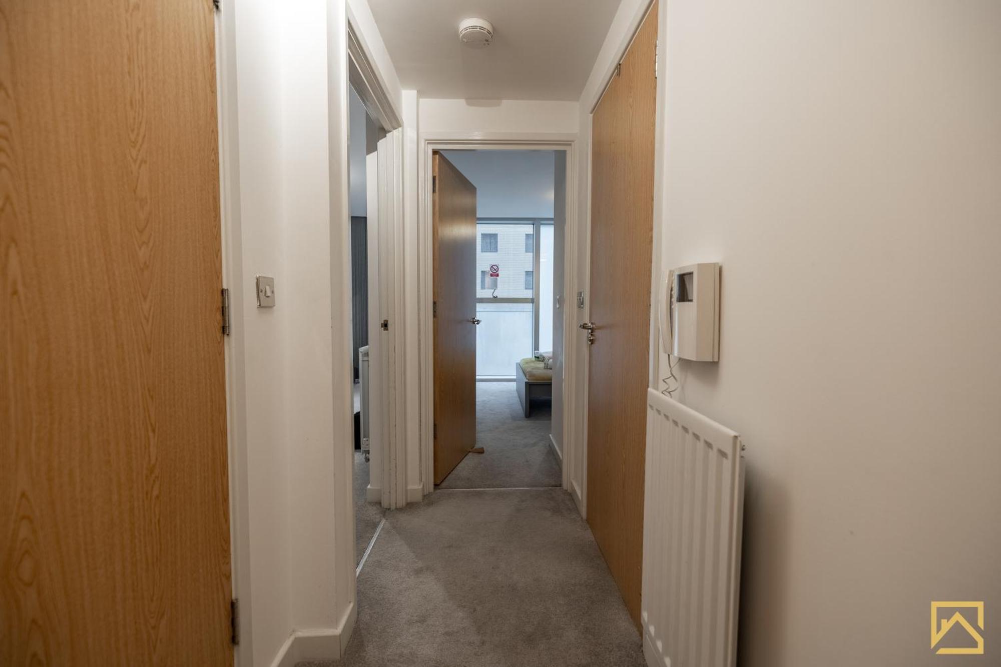 Modern 1 Bed In Central Mk, Free Parking, Smart Tv, Manhattan House By Valore Property Services Милтон-Кейнс Экстерьер фото